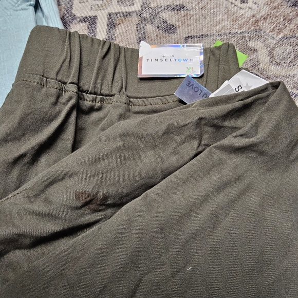 damaged bundle of clothes - Picture 6 of 6